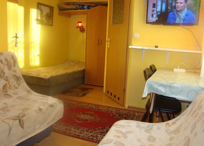 Abba Wynajem Pokoi * ミエルノ