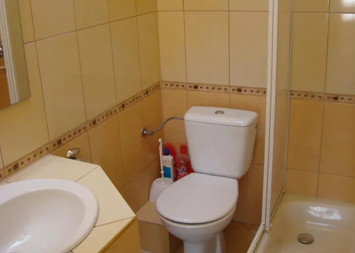 Abba Wynajem Pokoi ミエルノ